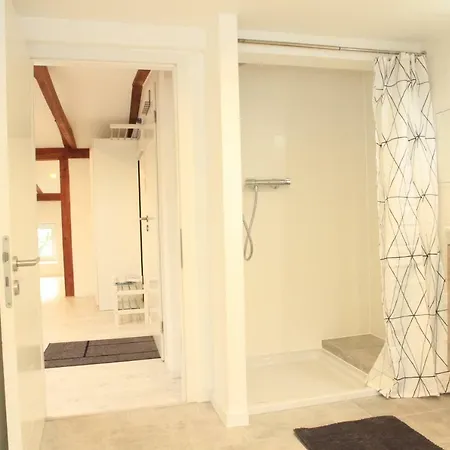 Gemuetliche Dachgeschosswohnung Mit Altbaucharme Διαμέρισμα