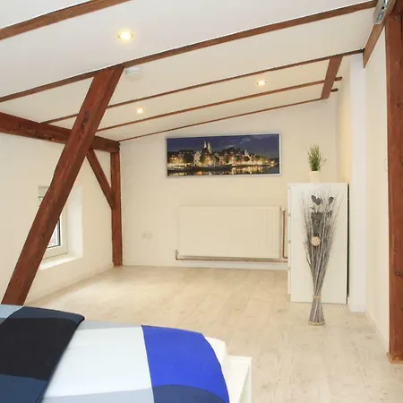 Gemuetliche Dachgeschosswohnung Mit Altbaucharme Διαμέρισμα Λίμπεκ