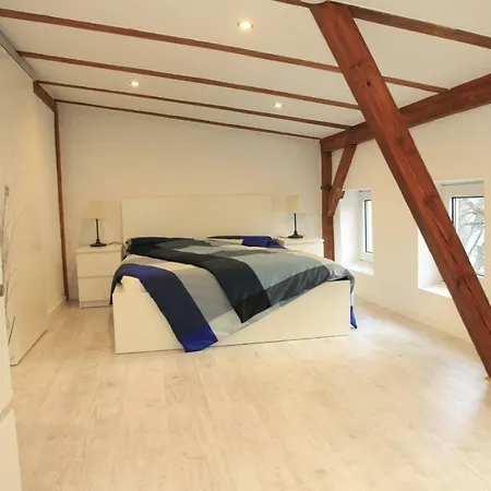 Gemuetliche Dachgeschosswohnung Mit Altbaucharme Lübeck