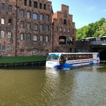 Daire Gemuetliche Dachgeschosswohnung Mit Altbaucharme Lübeck