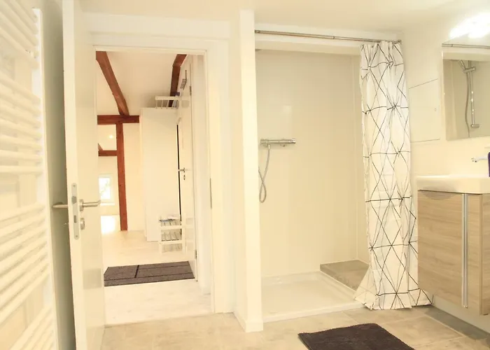 Gemuetliche Dachgeschosswohnung Mit Altbaucharme Appartamento