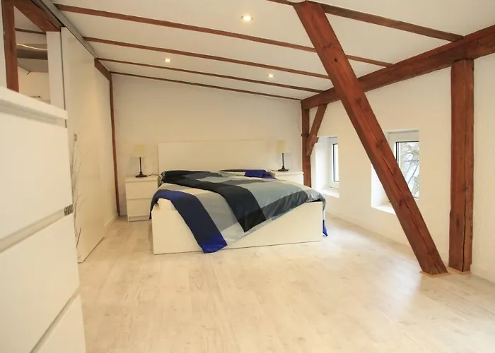 Gemuetliche Dachgeschosswohnung Mit Altbaucharme Λίμπεκ