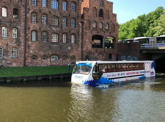 Διαμέρισμα Gemuetliche Dachgeschosswohnung Mit Altbaucharme Λίμπεκ